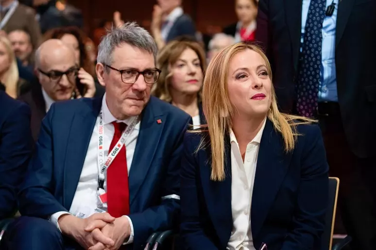 landini meloni Sciopero generale CGIL e sindacati di base, Giorgia Meloni: “Di venerdì per il weekend lungo”