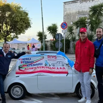 memrial liguori pollena Pollena Trocchia. Raduno e “Memorial Vincenzo Liguori”, domenica appuntamento all’area mercatale: auto Vespa e moto d’epoca pronti a scaldare i motori