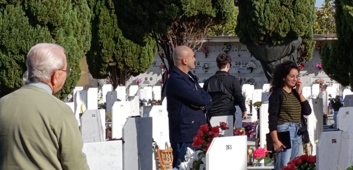 peppe iodice film al cimitero consortile Iniziate al cimitero consortile le riprese del film ‘Mi batte il corazon’ di Peppe Iodice. Il regista Cannavale: “Papà Enzo aveva la ‘passione’per i cimiteri” -VIDEO –