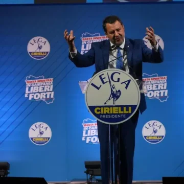 salvini a napoli Matteo Salvini: CircumVesuviana da commissariare, ipotizzo gestione diretta delle Ferrovie dello Stato!