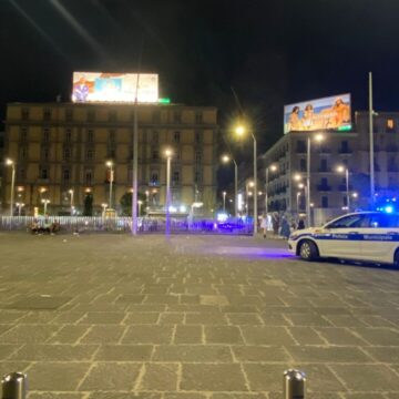 senzatetto - gocce oltre l'oceano - parrocchia cercola “Una Goccia nell’Oceano”, da Cercola ecco il progetto solidale della ‘Parrocchia Immacolata Concezione’ per i senza fissa dimora di Napoli. Garantiti centinaia di pasti caldi ogni settimana