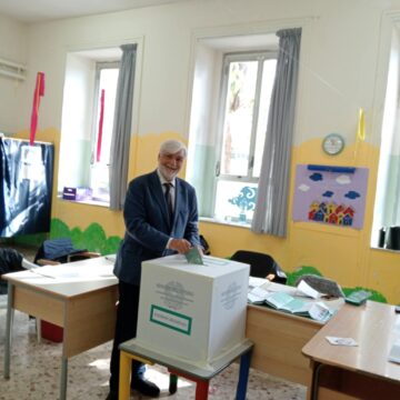 Cercola.  Nicola Campanile ha votato alle 13,40 allo storico seggio della Scuola De Luca Picione