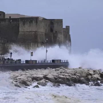 casrel dell'ovo maltyempo napoli Campania. Allerta meteo per venti forti e mare agitato dalle 8 di domani mattina giovedì 19 febbraio
