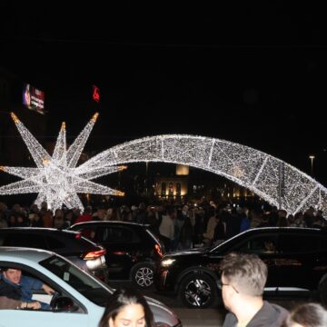 illuminiamo napoli 2025 “Illuminiamo Napoli 2025”: accese le luminarie natalizie in città