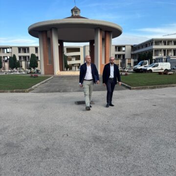 Volla. Cimitero, completati gli interventi di manutenzione e riattivati i quattro ascensori, vicesindaco Carmine Ruotolo “La dignità dei luoghi della memoria è una priorità”. Tutto pronto per la commemorazione dei defunti