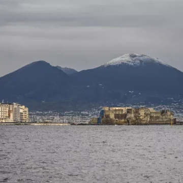 Neve sul Vesuvio e forte calo delle temperature