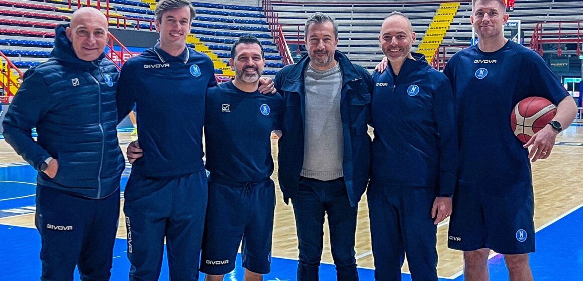 Napoli Baket. Luca Banchi, coach della Nazionale, fa visita agli azzurri al Palabarbuto, oggi Alcott Arena