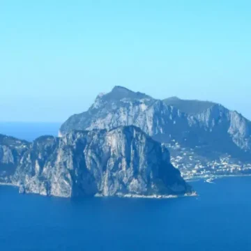 capri Isola di Capri. Stop dei botti di Capodanno, divieto fino alla Befana