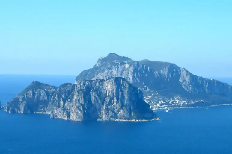 capri Isola di Capri. Stop dei botti di Capodanno, divieto fino alla Befana