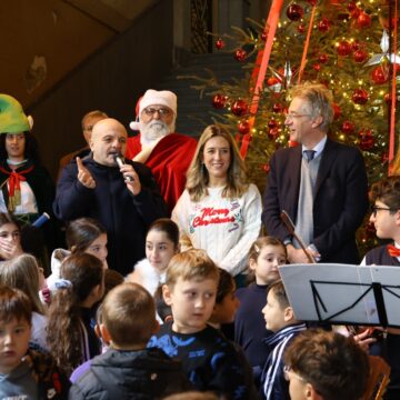 giocattolo sospeso napoli iodice Napoli. “Giocattolo Sospeso 2025”: consegnati i doni ai bambini a Palazzo San Giacomo