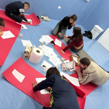 progetto sociale volla M&PRODUCTION Volla. M&C Production s.r.l.s, esclusa dal Comune per il contributo dei Centri Educativi, annuncia di continuare ‘gratuitamente’ il progetto sociale rivolto ai minori del territorio. Silenti i responsabili politici