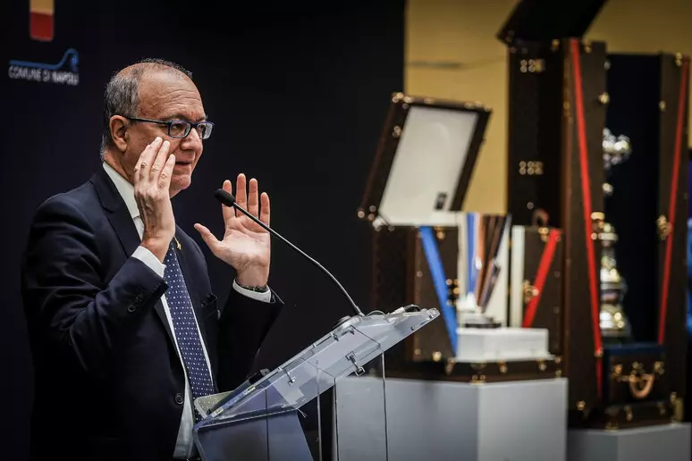 valditara al marie curie ponticelli Ministro Valditara: Napoli per 2 anni capitale America’s Cup per giovani student