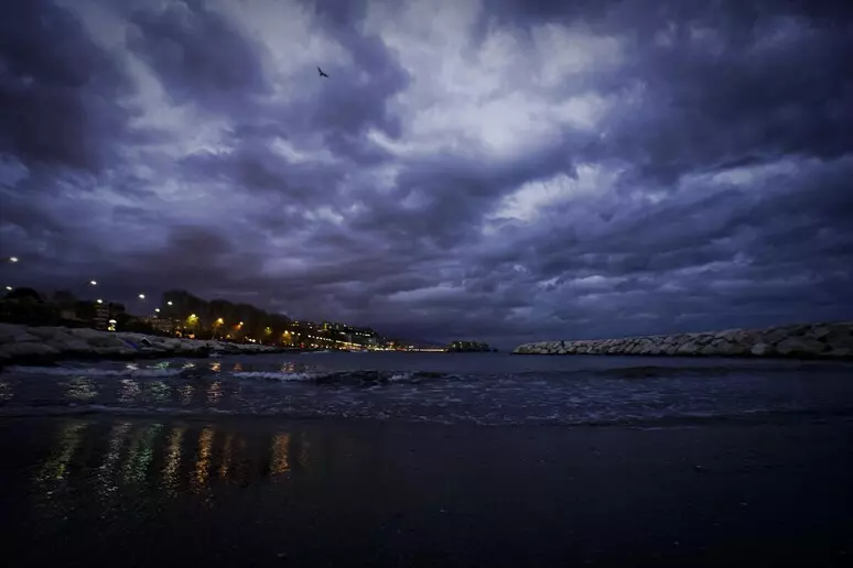 CAPRI MALTEMPO Capri, dopo Ischia e Procida, off limits. Mare in tempesta, annullate tutte le corse di aliscafi e traghetti