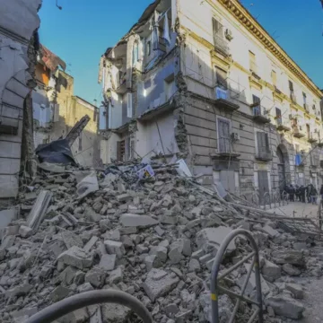 Crollo Casoria, Regione in campo contro lo sciacallaggio. Presidio costante dei volontari della Protezione Civile