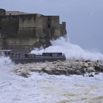 Allerta meteo per vento forte e mare agitato  su tutta la Regione Campani dalle 20 di oggi 7 gennaio fino alle  14 di domani