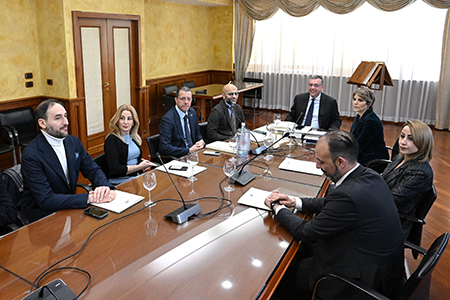 ufficio-di-presidenza-consiglio-regionale-campania Insediato l’Ufficio di Presidente del Consiglio Regionale: presidente Massimiliano Manfredi (PD). I due vicepresidenti: Luca Trapanese (M5S) e Giuseppe Fabbricatore (FdI)