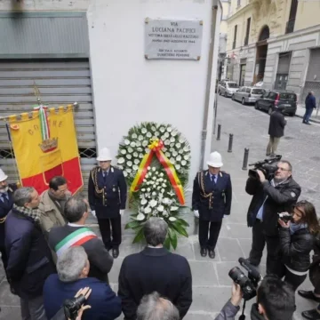 Napoli. Giornata della memoria: gli appuntamenti del Comune, 27 gennaio il sindaco Manfredi deporrà fiori a Borgo Orefici nella strada intitolata a Luciana Pacifici