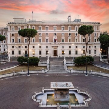 La Prefettura, su delega del Ministero dell’Interno, ha inviato la Commissione d’Accesso al Comune di Torre Annunziata. Si verifica eventuali infilntrazioni mafiose e illegaltà