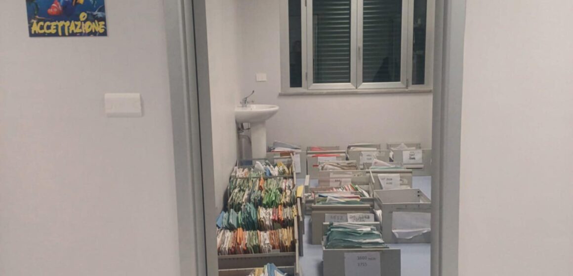 Napoli.  Nucleo di Neuropsichiatria Infantile 32 di Ponticelli nel caos: bambini ‘sballottati’ in tutta la città per le visite del rinnovo del piano terapeutico, mancata sostituzione della neuropsichiatra scomparsa a settembre. Archivio in tilt