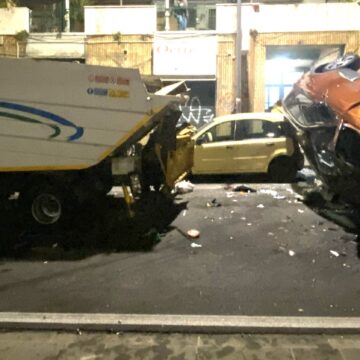 Napoli. Grave incidente in Via Ponte dei Granili: coinvolto operatore ASIA durante il servizio