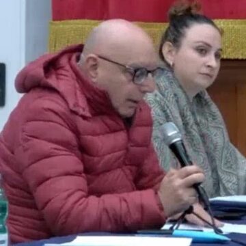BENTIVOGLIO Cercola. Fallimento ‘lavori pubblici’, salta la ‘Casa di Comunità’ e riqualificazione viale Schellembrind al palo. Erano annunci elettorali del sindaco Rossi e dell’assessore Bentivoglio – Guarda i VIDEO
