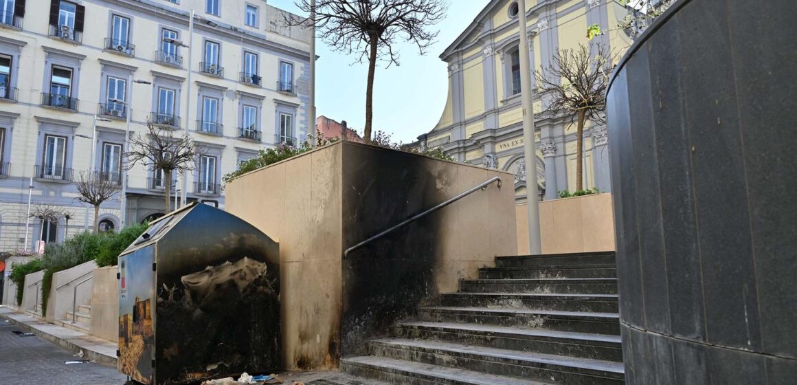 decoro santa Napoli. Ripristinato il decoro in Piazza Santa Maria degli Angeli dopo l’incendio