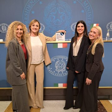 Premio “L’Italia delle Donne”: Napoli premiata a Roma per la riscoperta di Diana De Rosa