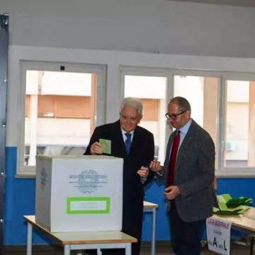 image Referendum, in Campania alle 12 l’affluenza al 10,96% e a Napoli al 12,15%. Sotto al Vesuvio: Cercola ( 12,09%), Volla (9,56% ), San Sebastiano al Vesuvio (12,73% ) e Pollena Trocchia (11,17% )