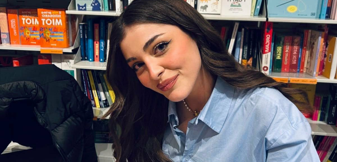 Una ‘giovane penna’ di San Sebastiano al Vesuvio conquista la Feltrinelli di Napoli. Nora Diane presenta “Cuori fuori tempo”: una storia di riscatto, musica e ambizione ambientata a Los Angeles