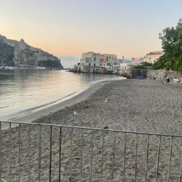 Paura a Ischia. Scossa di terremoto alle 15,26. Magnitudo 2.6, non si registrano danni