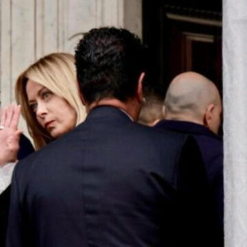 Meloni giunta a Nola per i funerali di Domenico Nola. Giorgia Meloni è stata ai funerali del piccolo Domenico