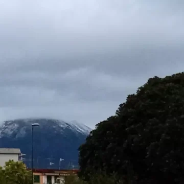 Tornata la neve sulla cima del Vesuvio