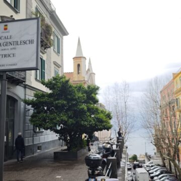 Napoli celebra Artemisia Gentileschi: intitolate le scale al Vomero alla grande pittrice del Barocco