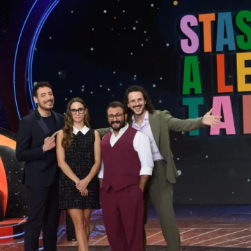 the jackal Al via il nuovo show “Stasera a letto tardi”: in prima serata su Rai 2, condotto dai The Jackal. Intrattenimento dal talento partenopeo